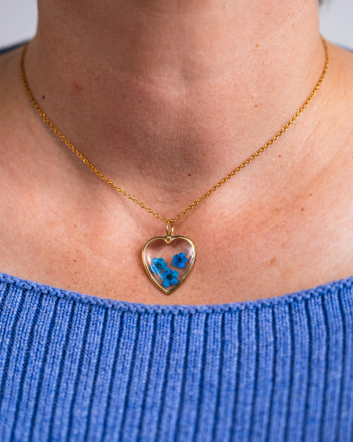 Handmade gold-plated clear heart-shaped jewellery set with blue flowers - Earrings - VJ Designs
